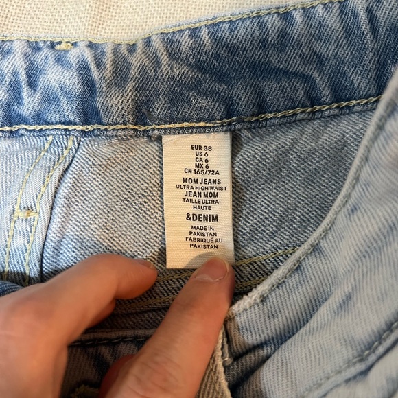 Distressed Light Blue Women's Jeans - Picture 3 of 3